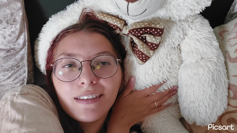 Softbrattypuppy: Hey mi pequeño cornudo ¿Quieres lamer mi coño lleno de esperma?