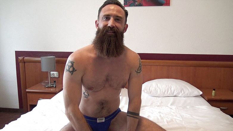 Gaybareback: ぽっちゃり毛はレオンXXLによって生ハメ犯さ