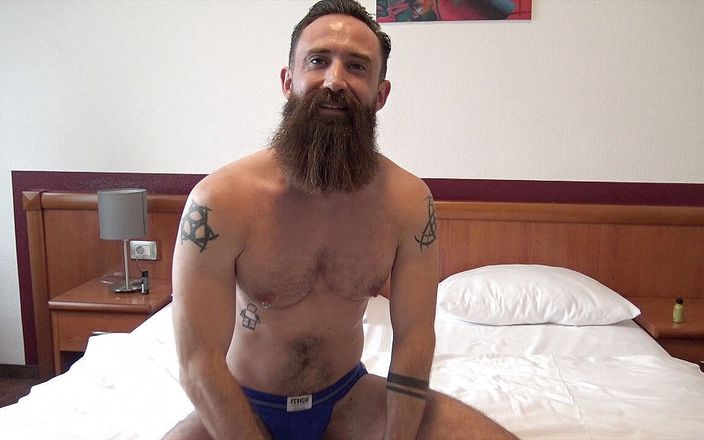 Gaybareback: Pulchne owłosione jebana oklep przez Leona XXL
