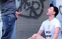 Gay Kink Couple: Ao ar livre, chuveiro de mijo, parede de grafite