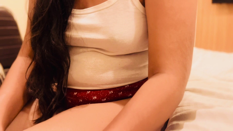 Riya_Sharma69: Waktu adik tiriku datang minta tolong, aku ngentot memeknya habis-habisan