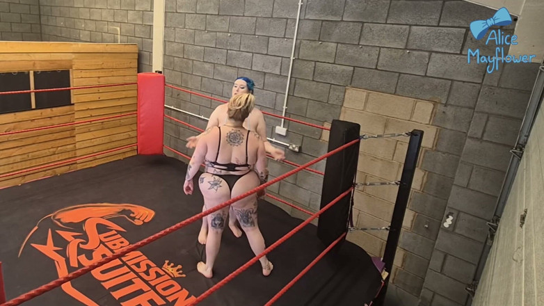 Alice_Mayflower_Scottish: BBW Boxing Alice Mayflower vs Bambi Brat - Dziewczyna