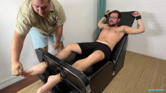 Ticklish Chubs: Cdubs Digelitik Enak Banget!