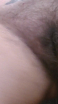 सेक्सी milf(चोदने लायक मम्मी) अपनी चूत की शेविंग करती है