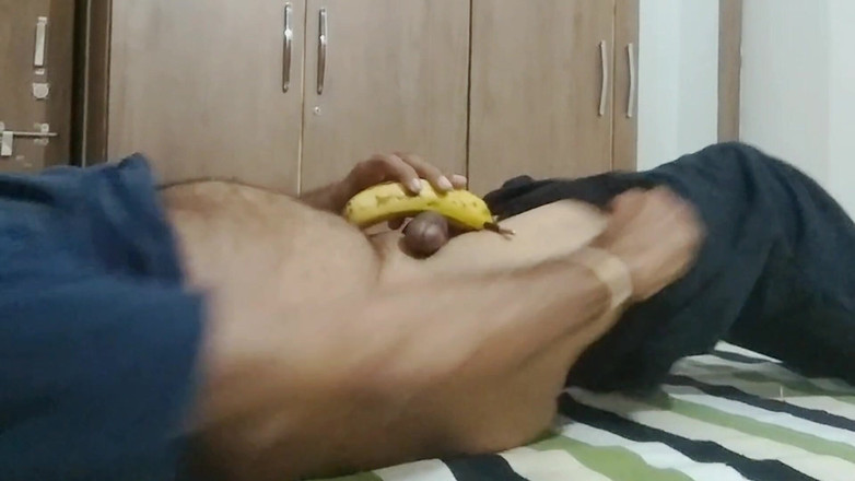 Meplayvid: Gostei do meu pau com uma banana na cama