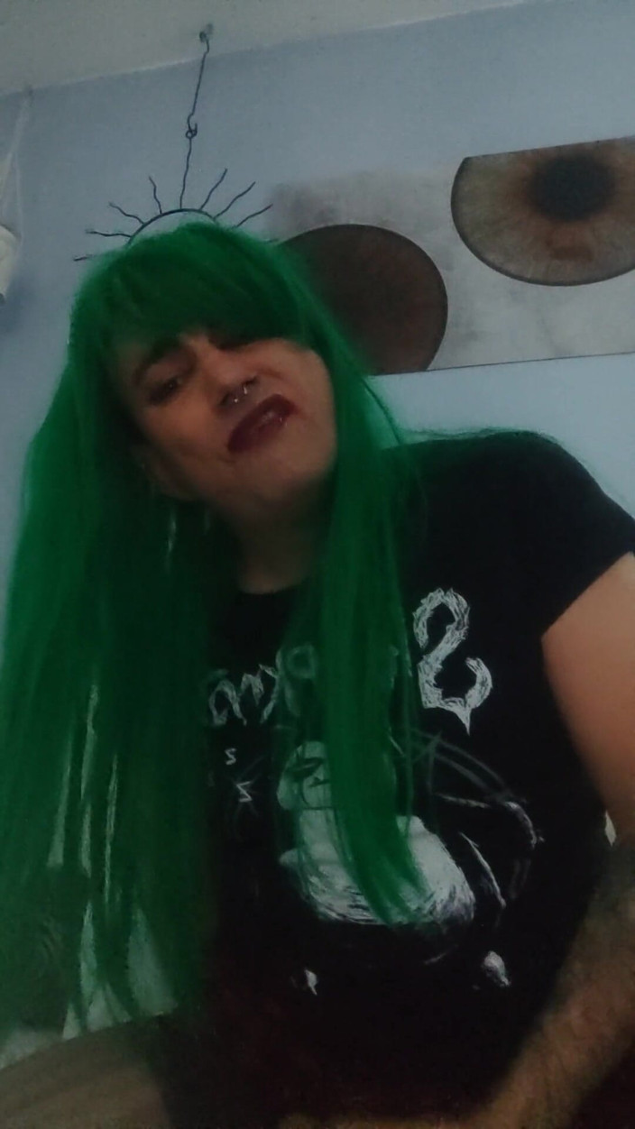 alicia-tv: Duitse punk shemale geeft solo sperma