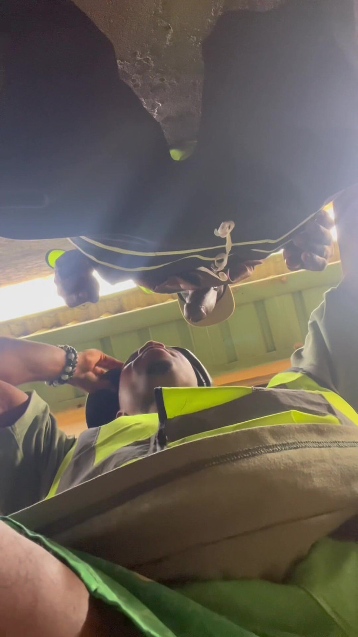 Sluttybeast&dickpolicy: 公共厕所