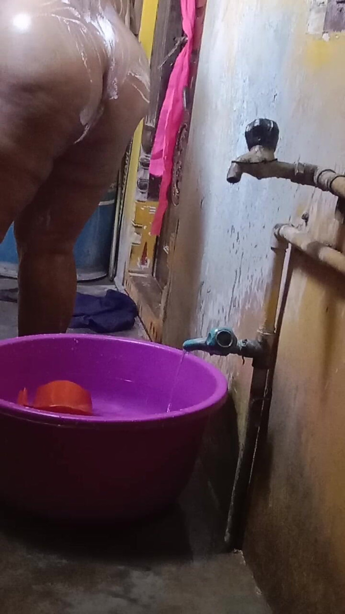 Tamil Anti Uma: Національна дівчина, моя зведена сестра таємно знімає