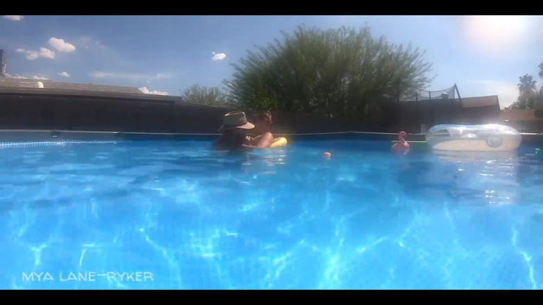 Mya Lane: Nueve meses antes de sexo en la piscina