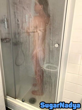 SugarNadya: Russische schönheit SugarNadya sah in der dusche und dann fickten...