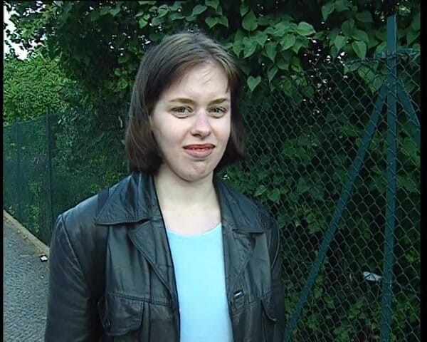 YOUR FIRST PORN: Schulmaedchen Sophie Zeigt Muschi Softclip学生ソフィーはプッシーソフトクリップを示しています