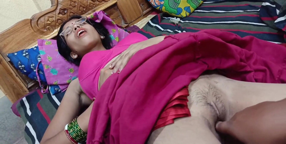 Desi Hot Housewife Blowjob Sex Video (Miss priya studio)