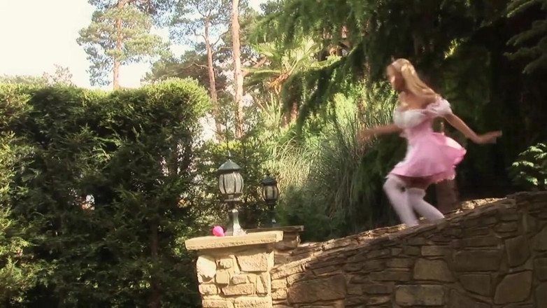 Out Sexxx: Garden Sex with Friends