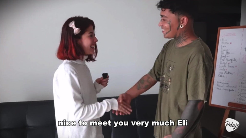 Pelaje mix: Une belle fille innocente fait ses débuts dans un casting...