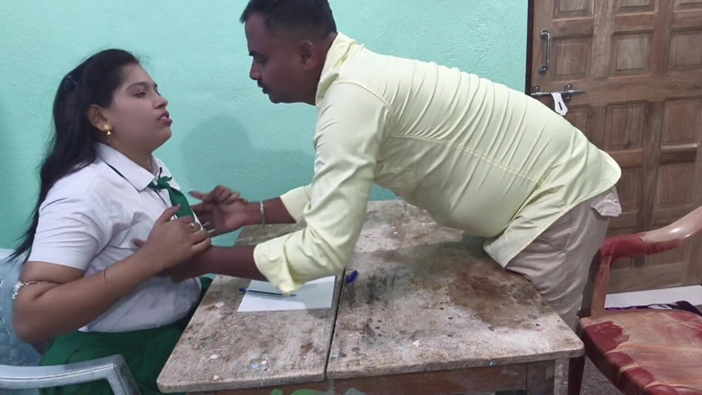 Sona bhabhi: Guruku ngentot aku habis-habisan di kamarku waktu aku lagi baca...