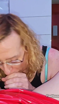 Großer schwanz, pOV-blowjob für transvestit lucy Essex CD