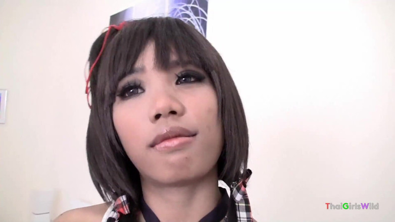 Thai Girls Wild: Xuất tinh vào miệng cho teen Thái Lan xinh đẹp này