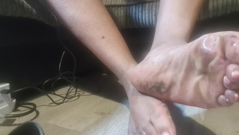Simp to my ebony feet: รองเท้าและเท้า filthy