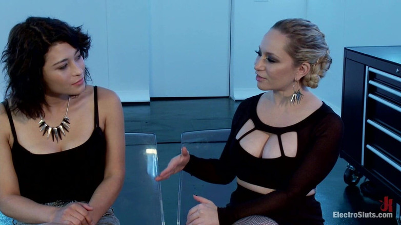 Electrosluts by Kink: Raven thích điện!