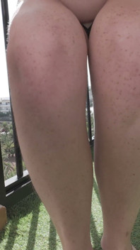 Ieșind La Balcon În Chiloții Mei, Expunere De Țâțe Și Obraznică
