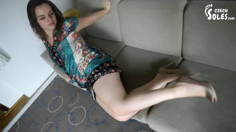 Czech Soles - foot fetish content: Cameră web cu dansatoare sexy care arată picioarele