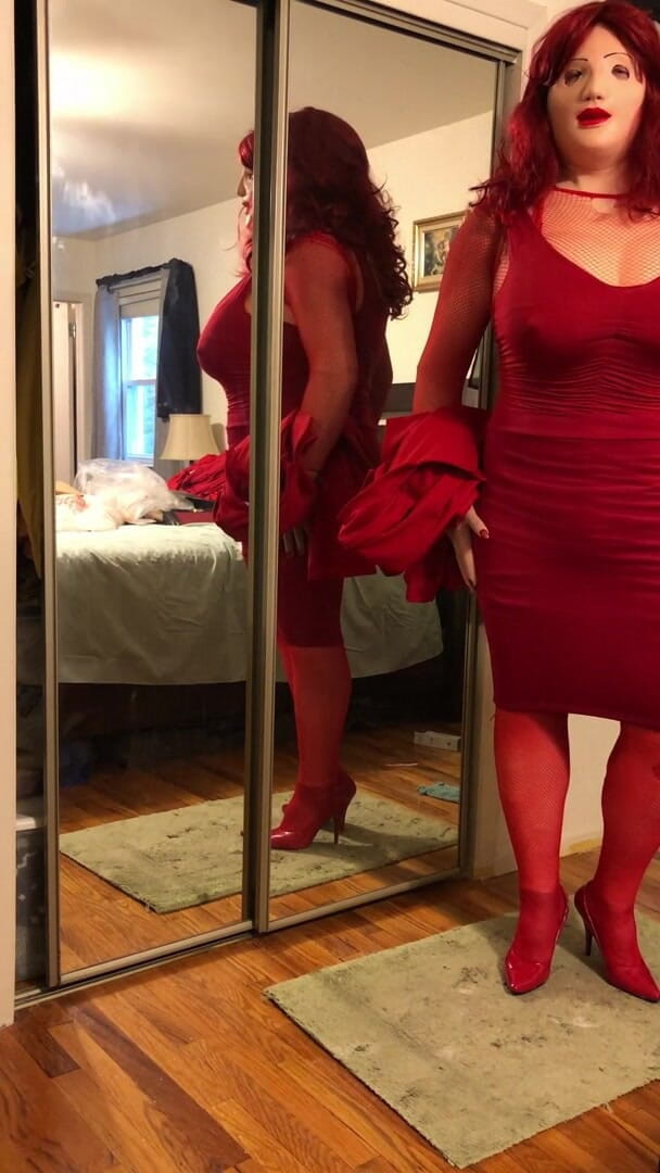 Deanna Doll: Deanna CD doll se déshabille - partie 1