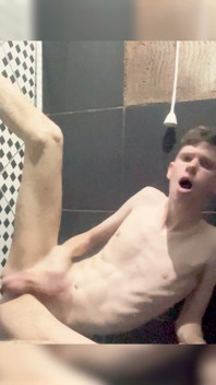 Kedoimath - a Twink Ready to Get Fucked in the Shower