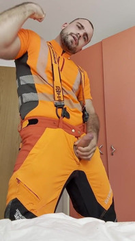 Lumberjack in Hivis Si Sega Il Suo Enorme Cazzo E Il Suo Enorme Cazzo E Il Suo Culto Muscolare