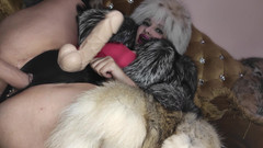 Princess18_: Dewi dalam bulu dan lateks, strap-on, memancut mani