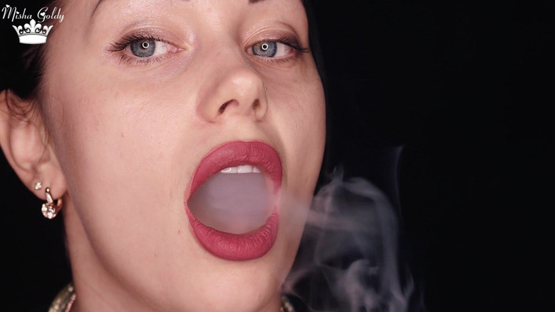 Goddess Misha Goldy: hukka dhoomrapaan aur lipastik but