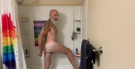 feedmedick: Mandi. Nah, Teralihkan. Sepertinya tubuhku selalu berujung dengan memasukkan dildo...