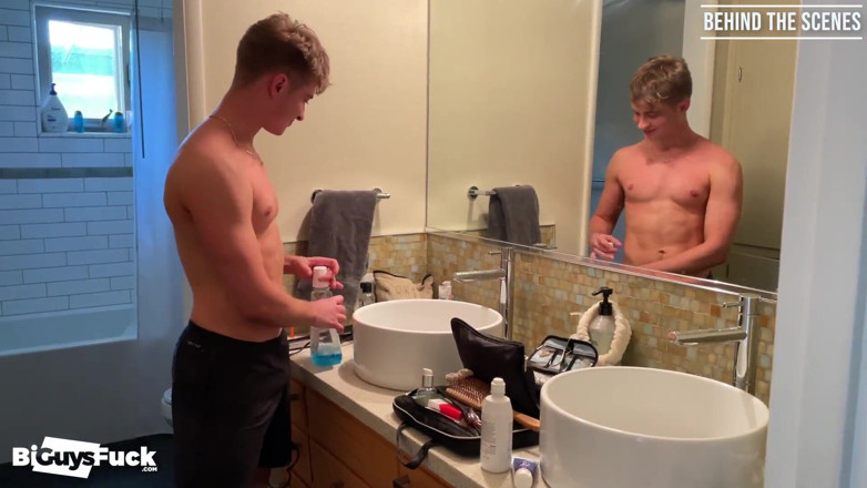 Bi Guys Fuck: What Goes Through a Virgins Mind Before He Loses It...