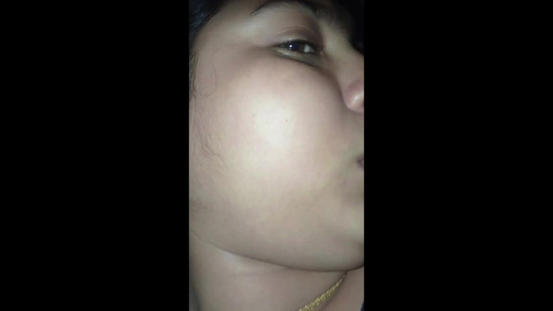 Desivideo: 当继兄不在家时，他去见继妹