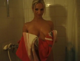 Flash Model Amateurs: Beauty babe slut having fun in bathtub