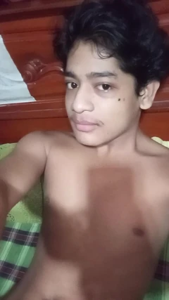 Romântico solo sozinho - momento de prazer privado da menina indiana