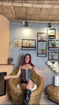 Delgad Girl with Perfect Cushroom Masturbates at Home with Your Toy Sex