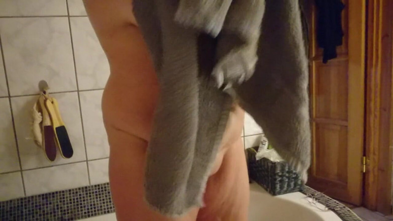 Hot-Pussy66: Spălându-mă în baie