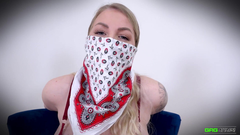 Gag Attack: Danielle Maye - mikrofoam kaseti ağzı tıkalı