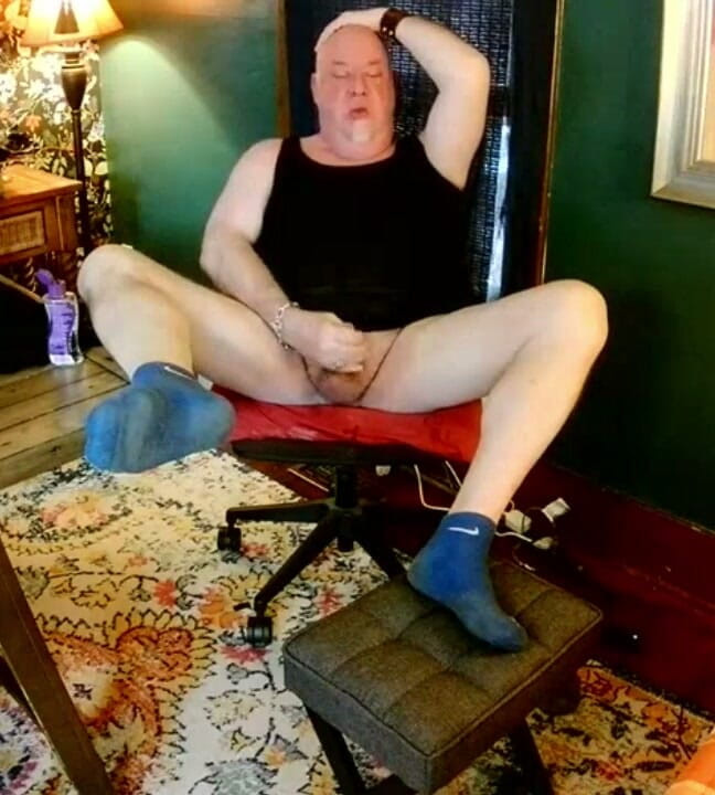 beardaddychub: Beardaddychub Showing off and Cumming!
