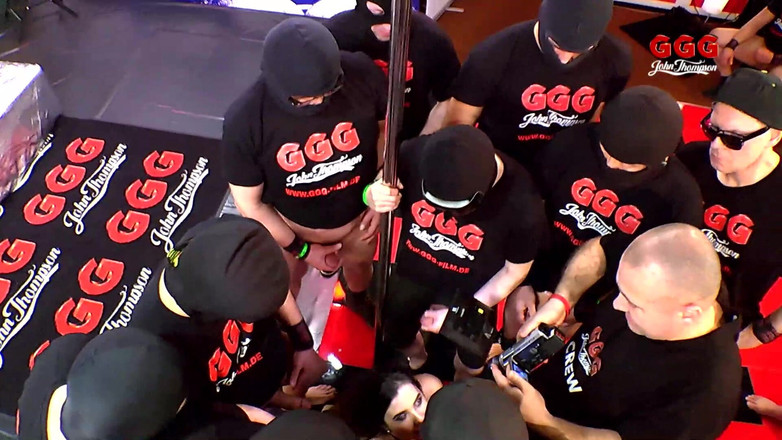 Gang Bang Germany: Ggg John Thompson- Mira Cuckold mag flirten en wild worden...