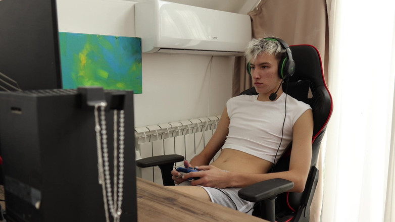 Sandro Jenner: Stepdad Fucks His Stepson While He Plays a Game