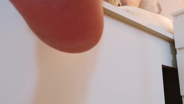 Erotic Tanya: Peidando no banquinho do meu pé