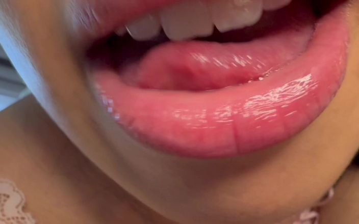 Asmr_mouth: Ven encima de mí y huele mi aliento