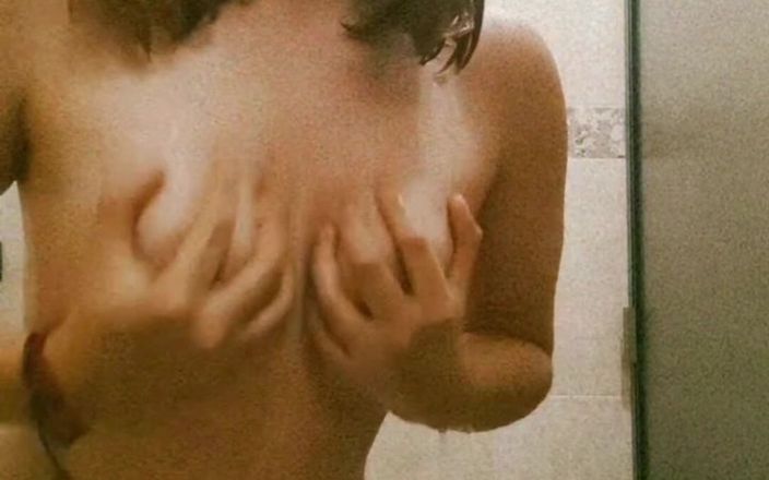 Eliza White: Chodź i przeleć mnie pod prysznicem