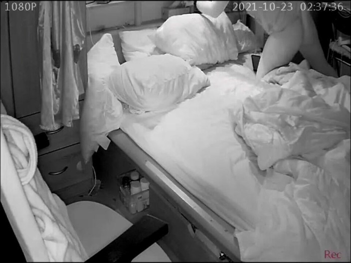 KittieNoOne: Zobacz, jak znów jeżdżę na moim grubym dildo