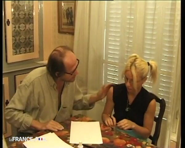 French Family Secrets: Una studentessa di arti applicate mette alla prova i talenti...