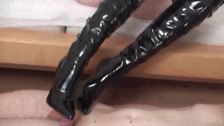 Femdom Sex: Larissa gives a shoe job