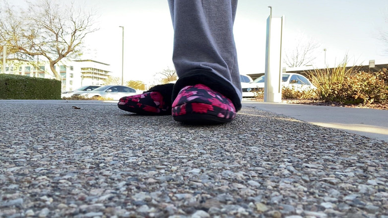 Tan feets: Tanfeets buiten openbare slipper plagen met natuurlijke nagels