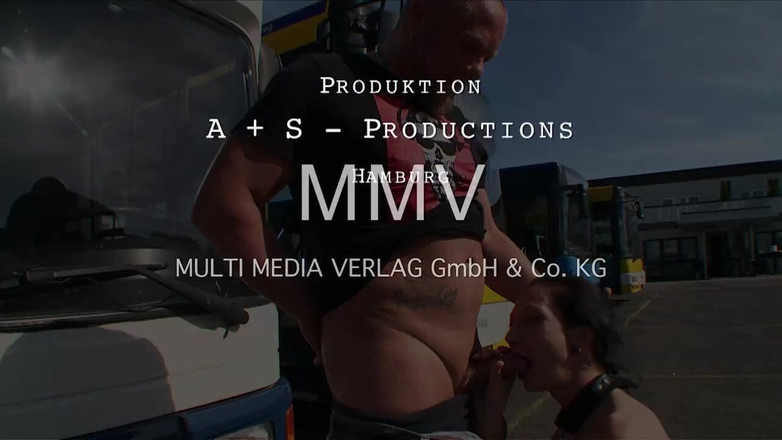 Absolute BDSM films - The original: Upokarzające zaciskanie ust i biczowanie