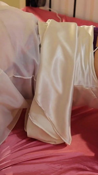 Francesa amadora, sexo vestido, lingerie de cetim, foda na buceta, bunda pra boca, palmada, conversa suja, pov, gozada